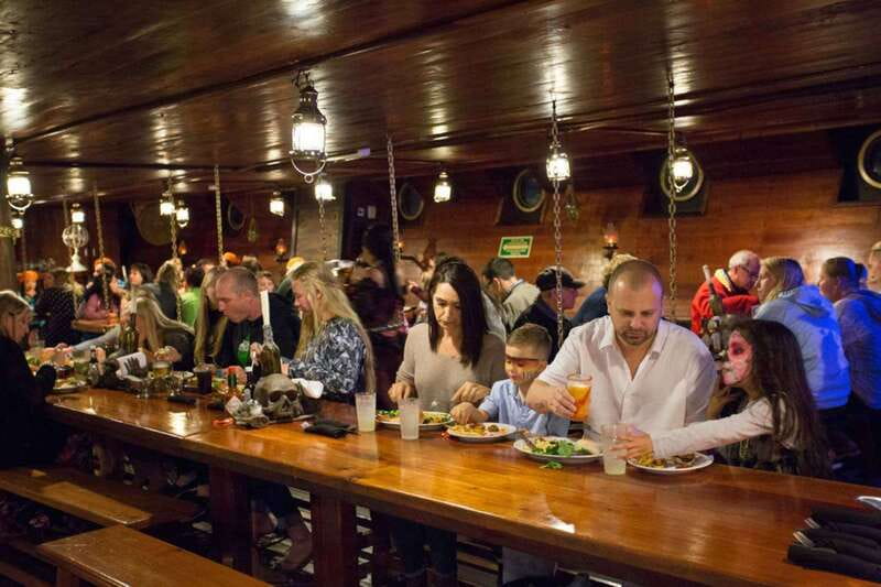 Cancún: Jolly Roger Pirate Dinner Cruise 2025 - Service, character work, and family appeal