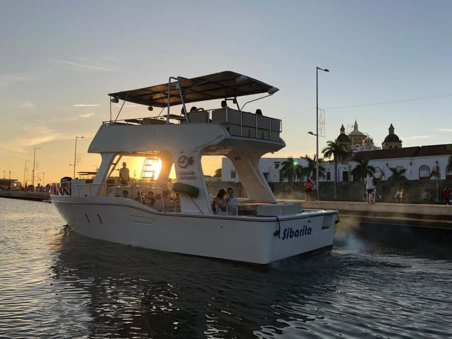 Cartagena: Cruise by the Bay with Dinner and Wine - What this Cartagena cruise actually feels like