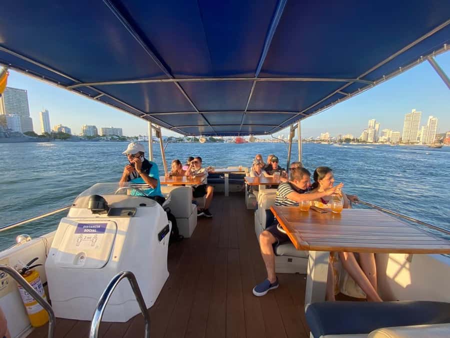 Cartagena: Cruise by the Bay with Dinner and Wine - Wine, cocktails, and extra charges