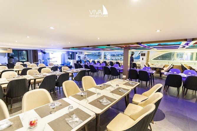Chao Phraya River Serenade: VIVA Alangka Dinner Cruise, Bangkok - Getting to Asiatique before the 8:00 pm departure