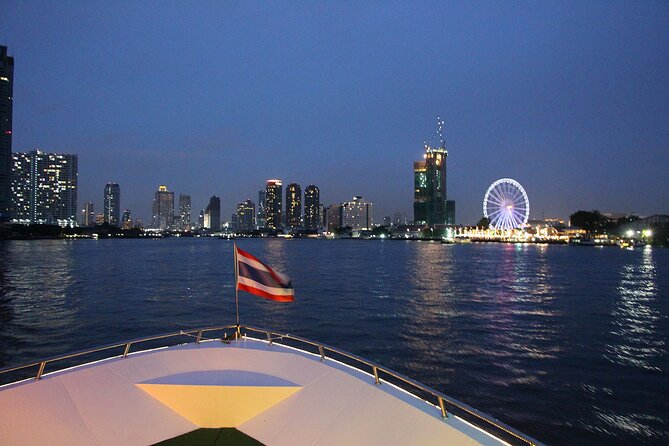 Chaophraya Cruise Dinner Cruise Along With Chao Phraya River Bangkok - Live singers and the after-dinner party mood