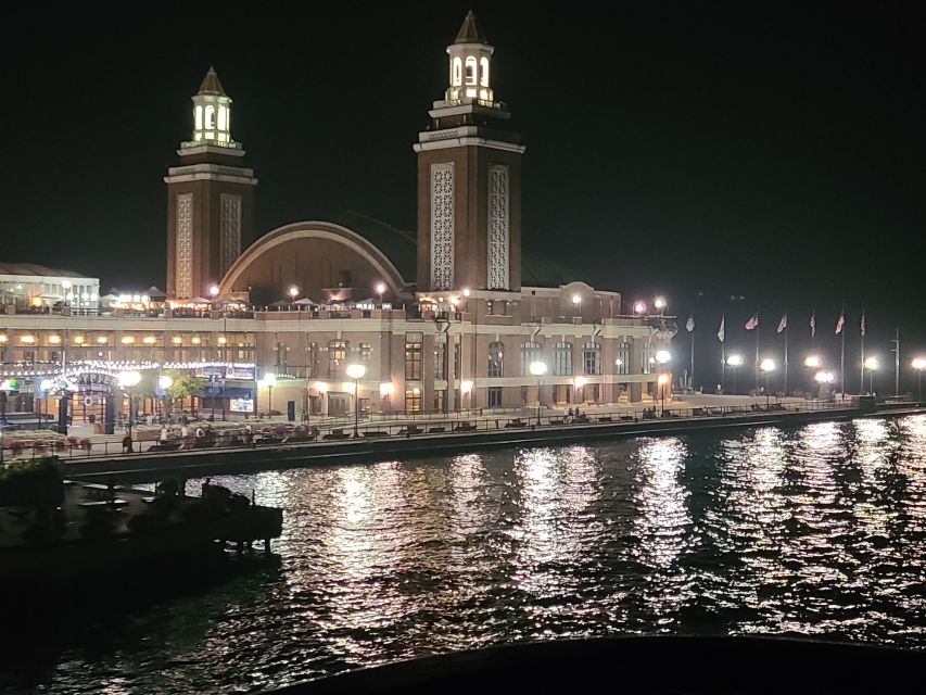 Chicago: Christmas Eve Lake Michigan Gourmet Dinner Cruise - DJ music, dancing, and the right mood