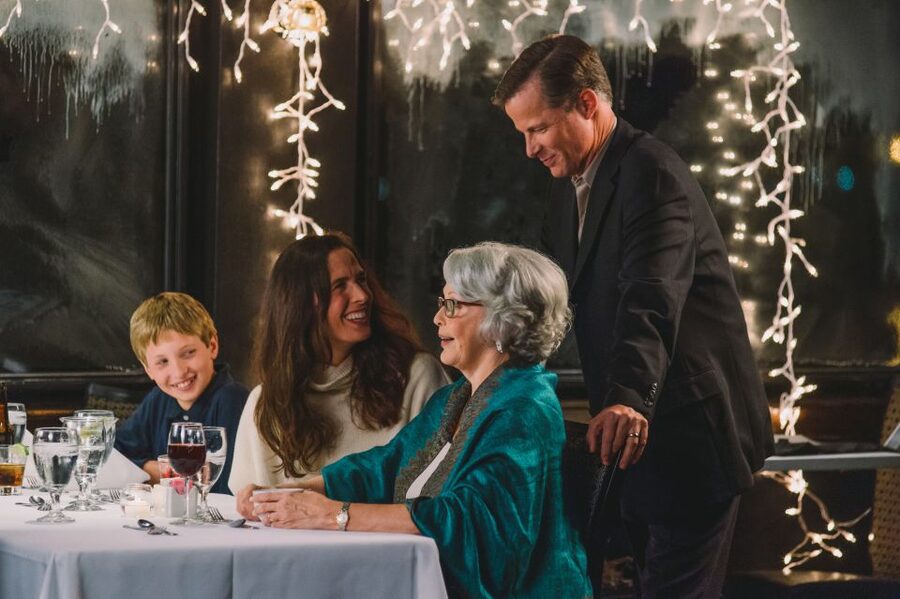 Chicago: Christmas Eve Lake Michigan Gourmet Dinner Cruise - Winter comfort and what to wear