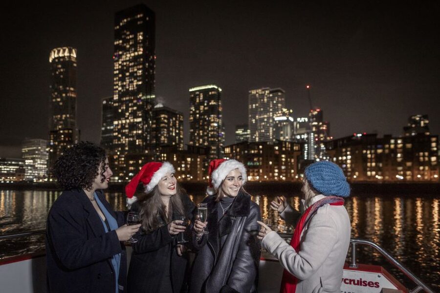 Chicago: Christmas Eve Lake Michigan Gourmet Dinner Cruise - Boarding at Navy Pier