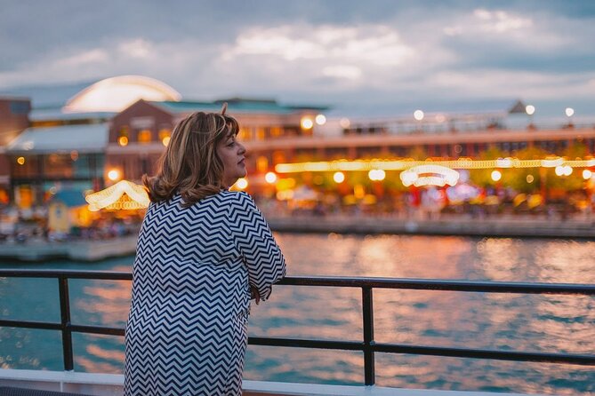 Chicago Signature Dinner Cruise on Lake Michigan - The DJ changes this from dinner cruise to party boat