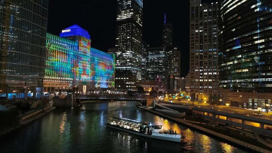 City Cruises Chicago: Brunch, Lunch, or Dinner River Cruise - The dining room and service