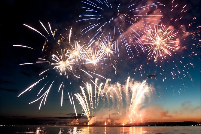 City Cruises Chicago: Fireworks Premier Plus Dinner Cruise - Key points to know before booking