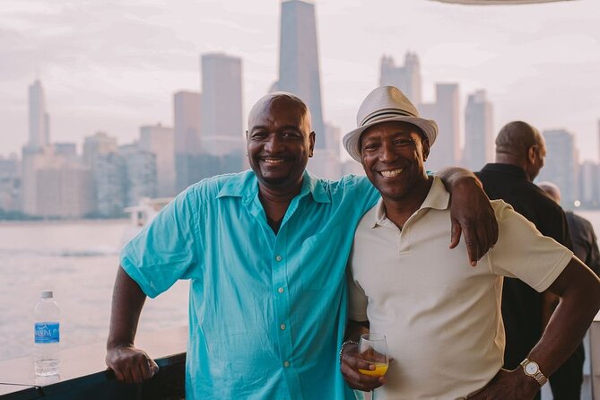 City Cruises Chicago: Fireworks Signature Dinner Cruise - Service: warm people, occasional delays