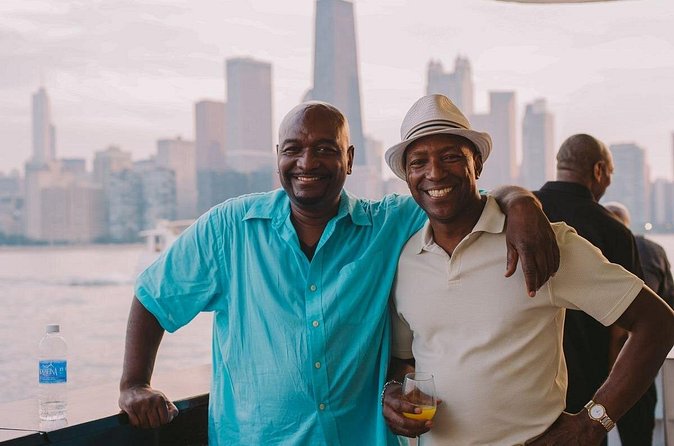 City Cruises Chicago: Fireworks Signature Dinner Cruise - Cleanliness, dress, and comfort