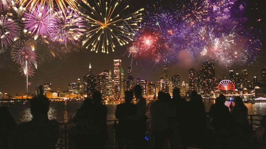 City Cruises Chicago: Lake Michigan Fireworks Dinner Cruise - Key things to know before sailing