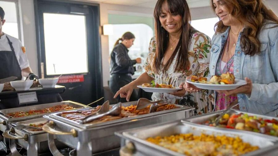 City Cruises Chicago: Lake Michigan Fireworks Dinner Cruise - Starting at Navy Pier on the south-side dock