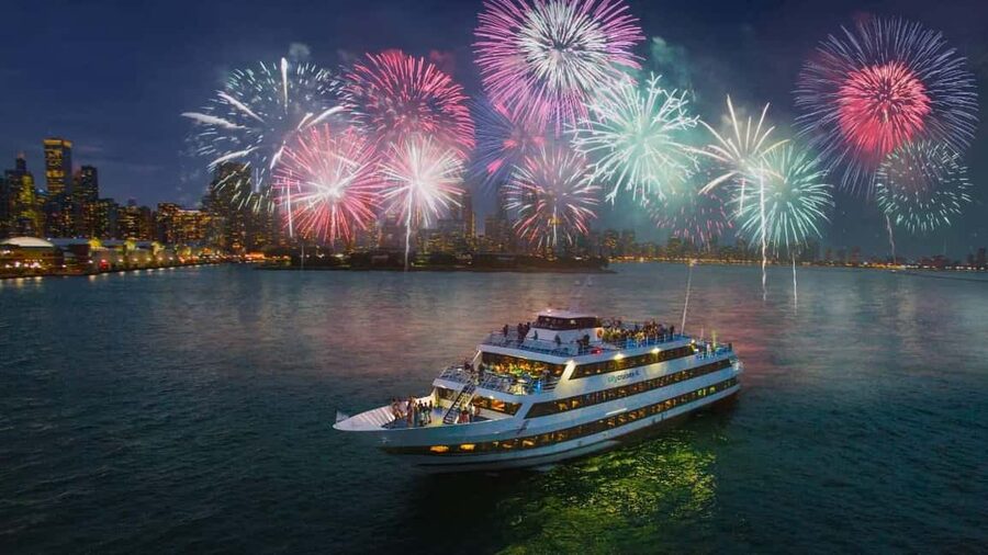 City Cruises Chicago: Lake Michigan Fireworks Dinner Cruise - The first views: Chicago from Lake Michigan