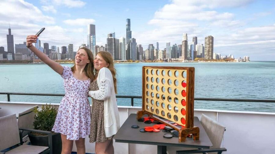 City Cruises Chicago: Lake Michigan Lunch or Dinner Cruise - Boarding at Navy Pier and finding your table