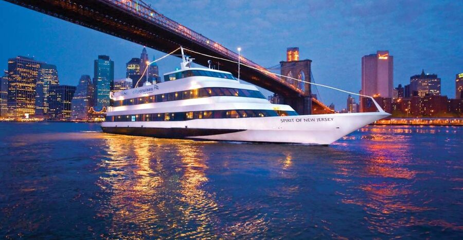 City Cruises New Jersey: NYC Buffet Lunch or Dinner Cruise - A route built around New York icons