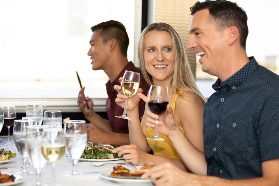 City Cruises New Jersey: NYC Buffet Lunch or Dinner Cruise - Winter Wonderland sailings from December 3 through January 1