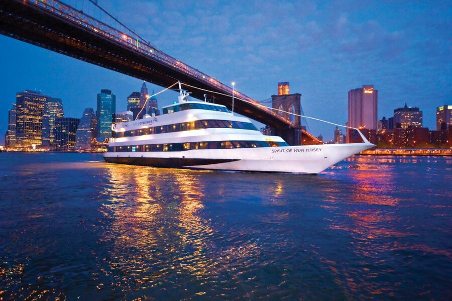 City Cruises New Jersey: NYC Buffet Lunch or Dinner Cruise - What the $84 price really covers