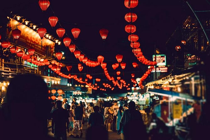 Da Nang by Night from Hoi An: Seafood dinner, night market and cruise trip - Learning to bargain at Da Nang’s night market