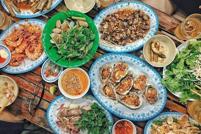 Da Nang By Night: Seafood dinner, night market and cruise trip - Starting on two wheels with Lyn, Leu, Noah, or Mia