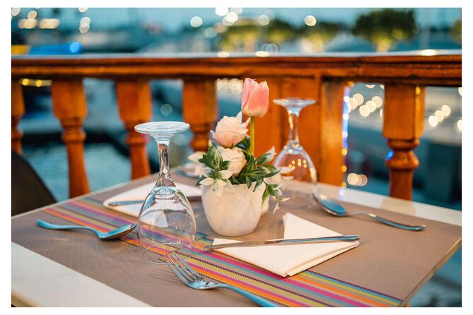 Dhow Cruise with Dinner at Dubai Al Seef - What the $15.63 price really buys you