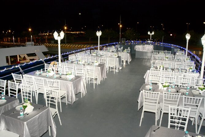 Dhow Cruise with Dinner at Dubai Marina - What the $34.89 price really buys you