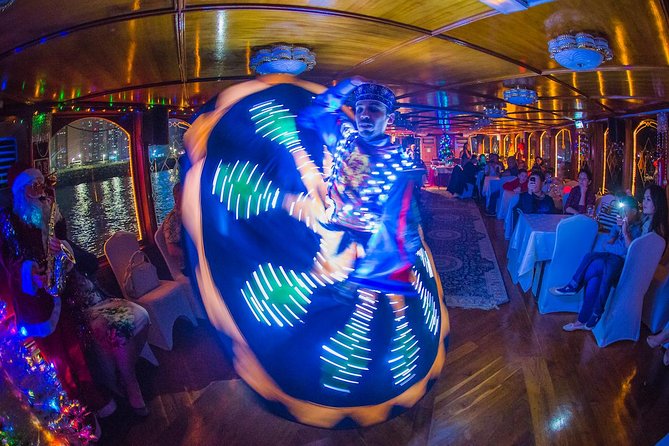 Dinner Cruise in Dubai Marina onboard Alexandra Dhow - Entertainment and the evening mood