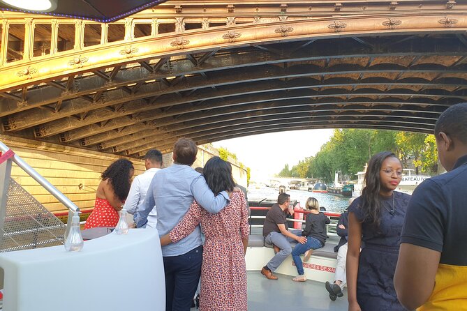 Dinner Cruise Prestige Check-out from the Eiffel Tower - What you see from Pont Alexandre III to the Eiffel Tower