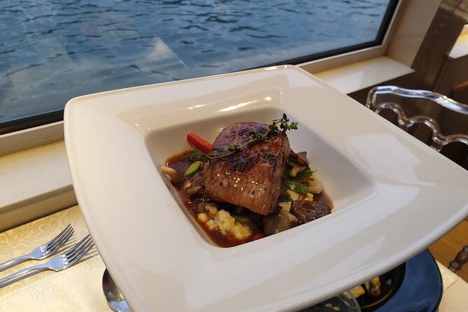 Dinner Cruise Prestige Check-out from the Eiffel Tower - What is on the dinner menu