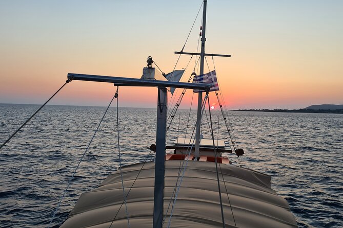 Dreamy Cruise sunset tour with dinner and unlimited wine! - Vardiánoi Island: 45 minutes for swimming and dinner