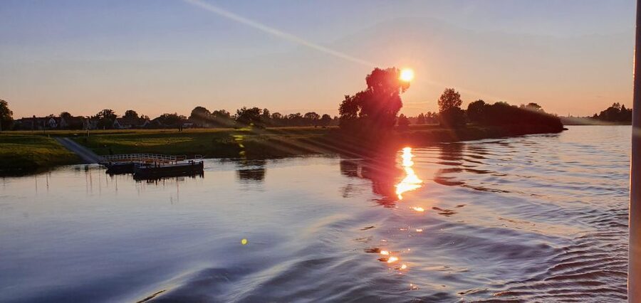 Dresden: Evening River Cruise with Dinner - Key points before you book