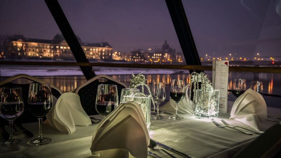 Dresden: Evening River Cruise with Dinner - A Dresden evening built around the Elbe