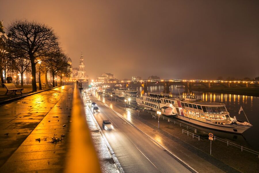 Dresden: Evening River Cruise with Dinner - Pillnitz Palace under evening lights