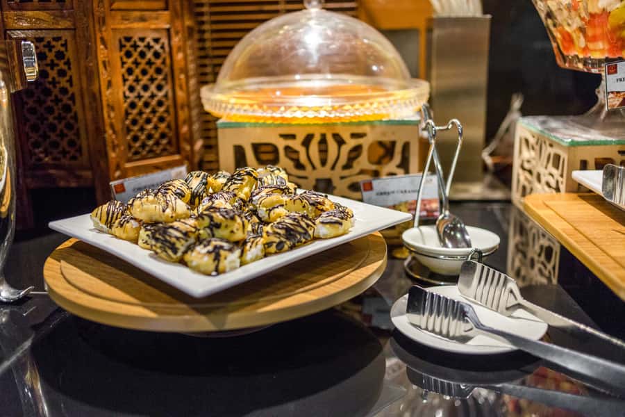 Dubai: 2-Hour Evening Dhow Cruise and Dinner - Music and entertainment can be uneven
