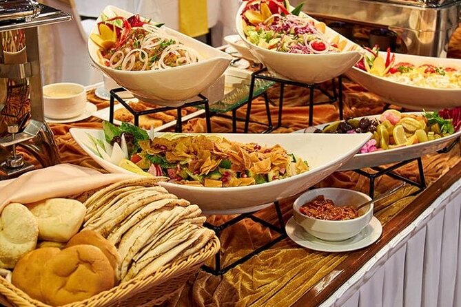 Dubai Creek Dhow Dinner Cruise - Music and live entertainment on the water