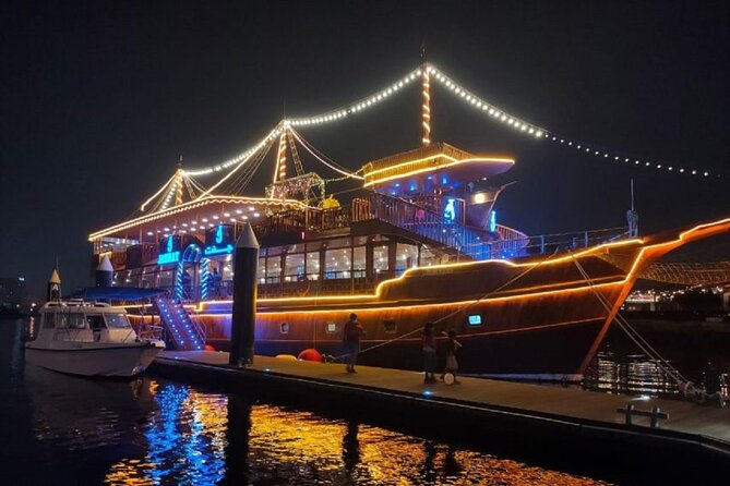 Dubai Dhow Cruise Dinner Al Seef Creek Multicusine - How the atmosphere works for different types of visitors