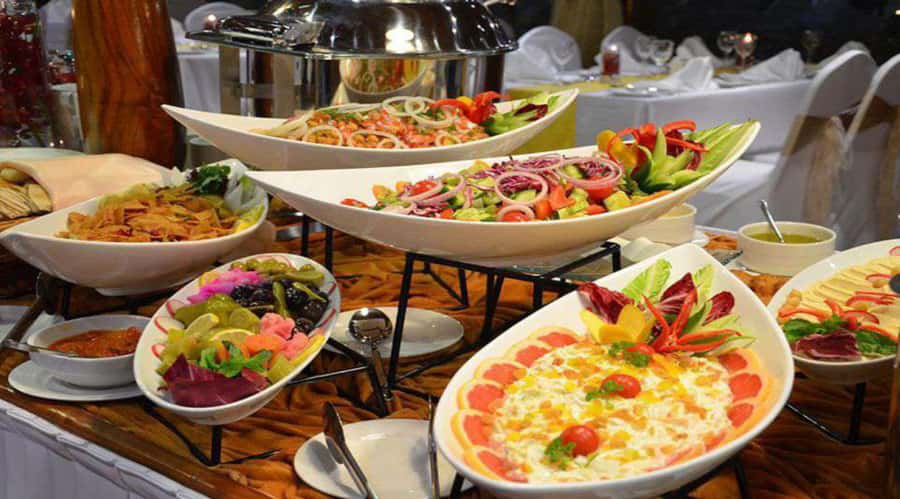 Dubai Dhow Cruise Marina Dinner with Transportation - Choosing between the lower cabin and upper deck