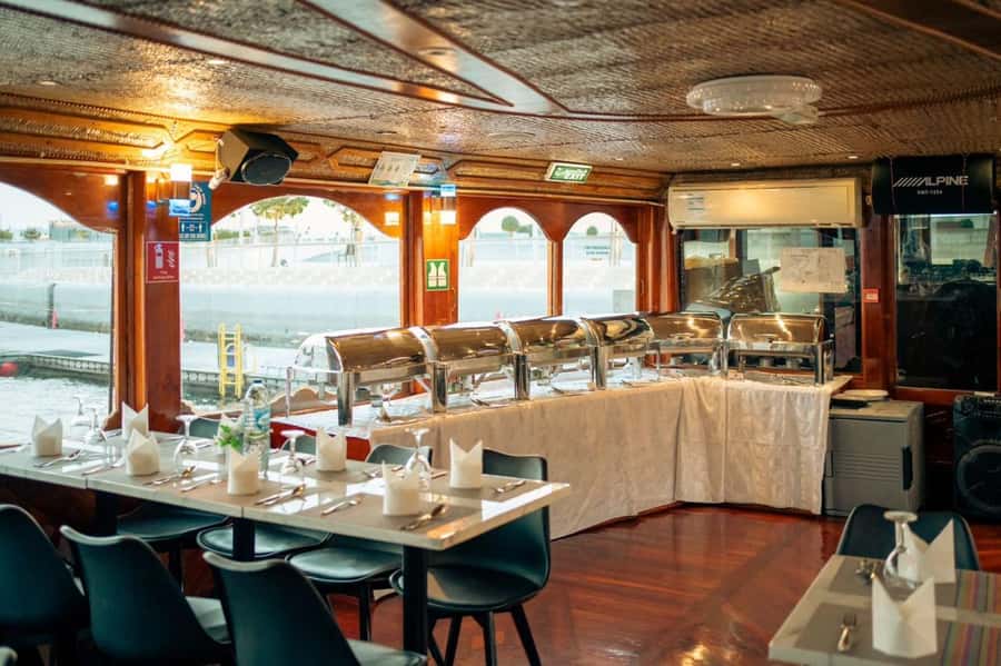 Dubai: Dinner Dhow Cruise with Live Entertainment Al Seef - What this Dubai Creek cruise is really like