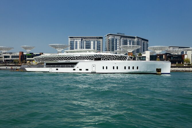 Dubai: Lotus Mega Yacht 3-Hours Dinner Cruise Tour - Palm Jumeirah and Atlantis from the water