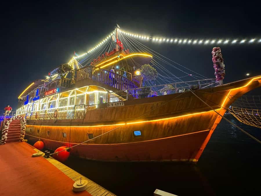 Dubai: Luxury Dinner Cruise with Live Music - The Creek sights, one by one