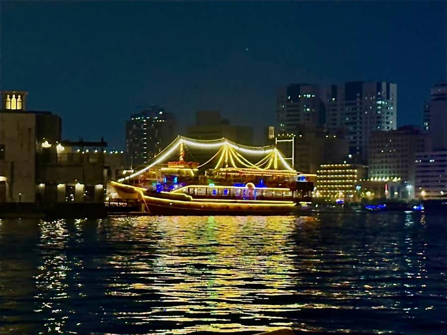 Dubai: Luxury Dinner Cruise with Live Music - Timing, access, and the practical details