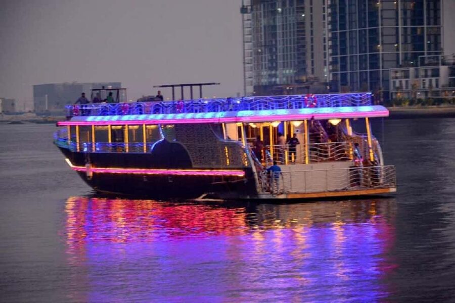 Dubai Marina Dhow Cruise: Dinner Buffet & Live Entertainment - Boarding at the Marina and finding the right boat