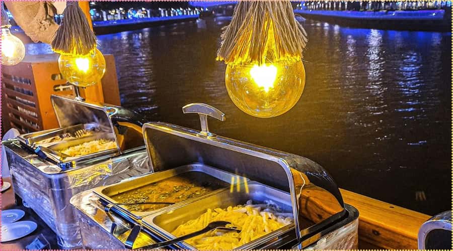 Dubai: Marina Dhow Dinner Cruise with Live Entertainment - Choosing between the upper and lower deck