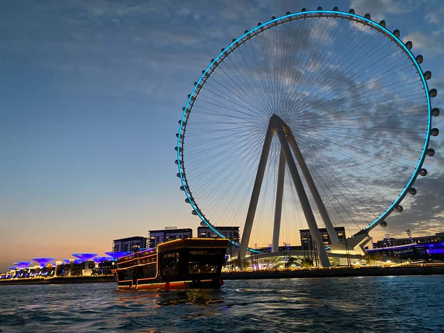 Dubai Marina: Dinner Cruise in a Traditional Boat - Key points to know before you book