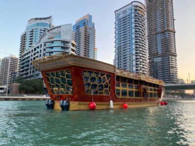 Dubai Marina: Dinner Cruise in a Traditional Boat