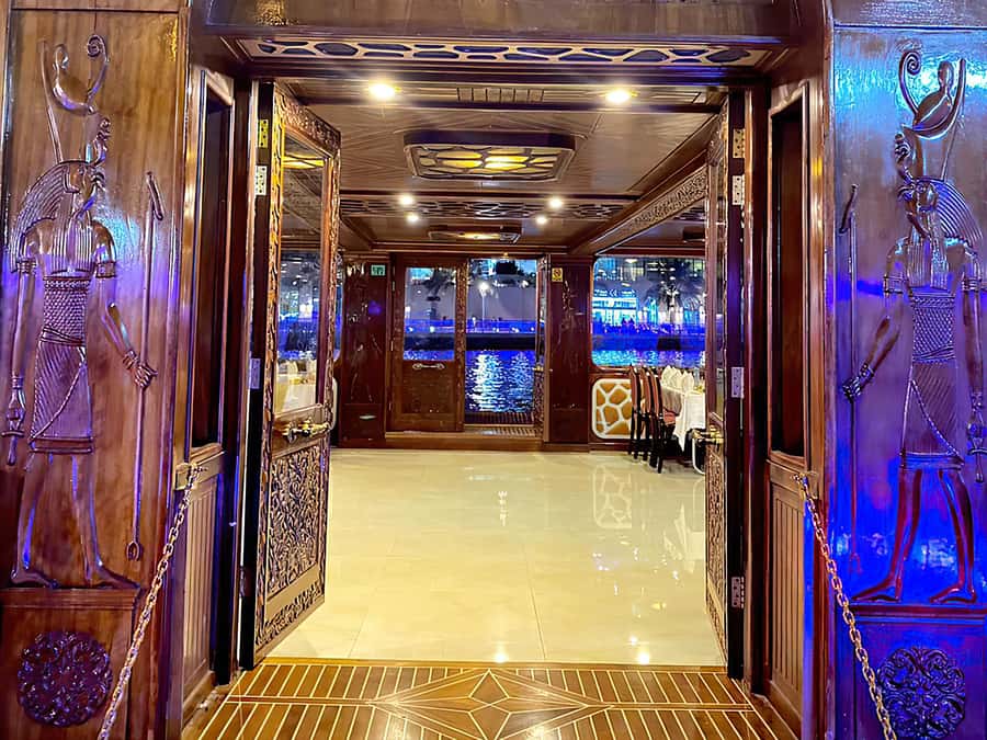 Dubai Marina: Dinner Cruise in a Traditional Boat - Timing problems and the boarding reality