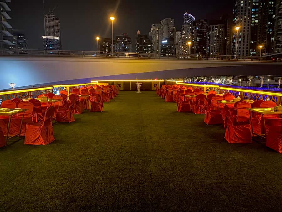 Dubai Marina: Dinner Cruise in a Traditional Boat - Should you book the Ocean Empress dinner cruise?