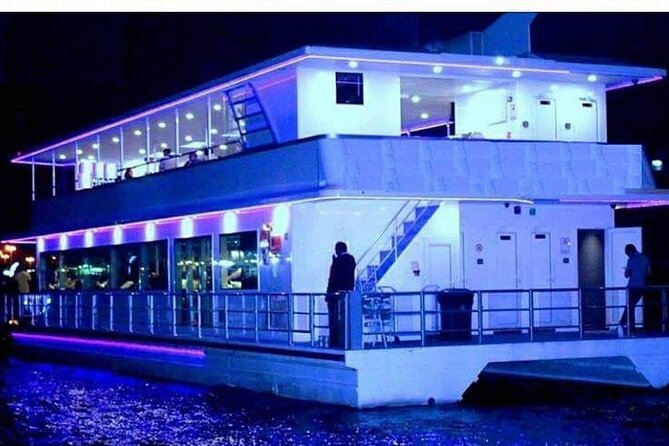 Dubai Marina Dinner Cruise with Live Shows - The buffet dinner: convenient, but not the reason to book