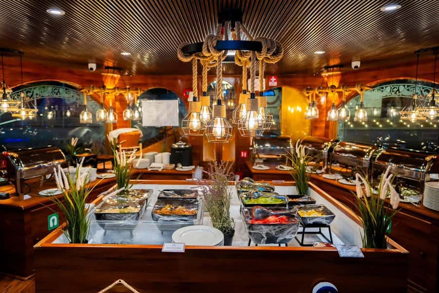 Dubai: Marina Dream Sea Lounge Cruise Dinner - Is $39 a fair price?