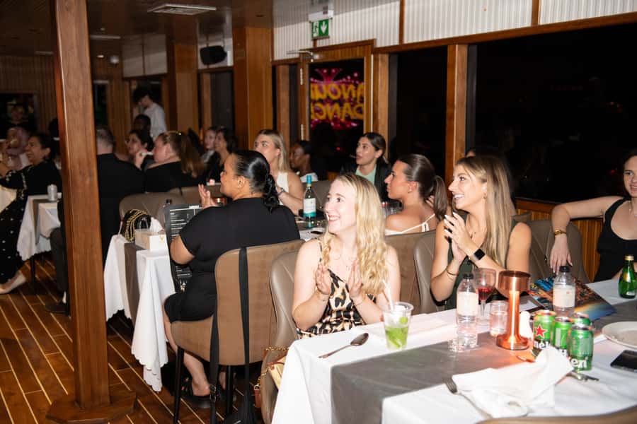 Dubai Marina: Luxury Dinner Cruise, Live Show, Open Bar & DJ - Choosing between the soft drinks and alcohol packages