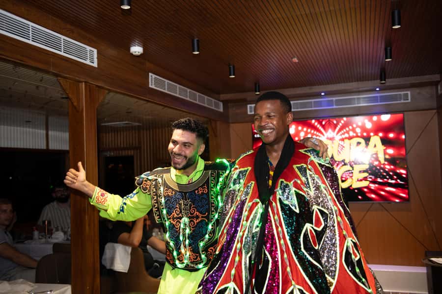 Dubai Marina: Luxury Dinner Cruise, Live Show, Open Bar & DJ - Who will get the most from this cruise