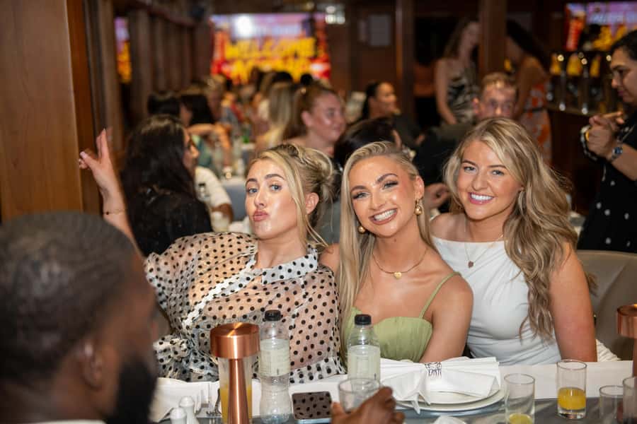 Dubai Marina: Luxury Dinner Cruise, Live Show, Open Bar & DJ - Arriving at Dubai Marina before departure